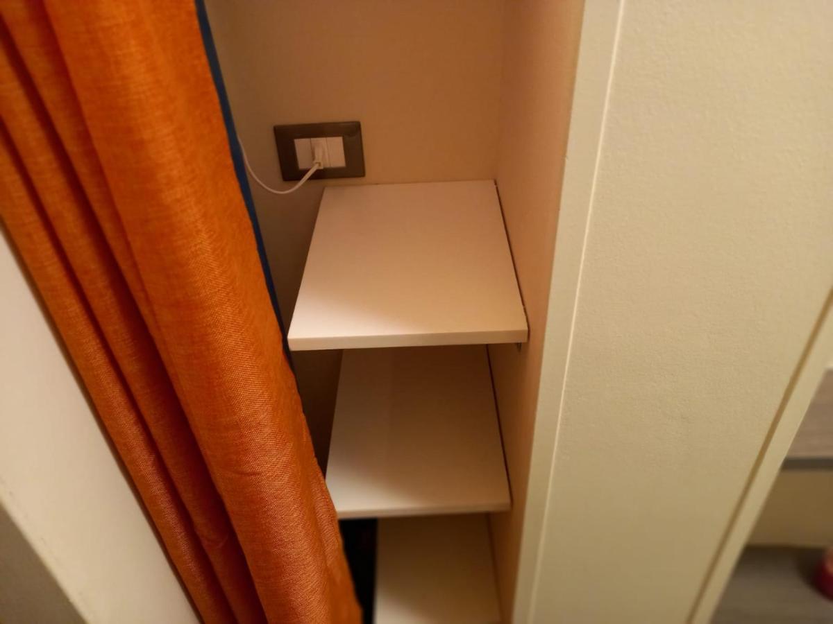 Room In Historical City Centre With Private Bathroom 卡塔尼亚 外观 照片
