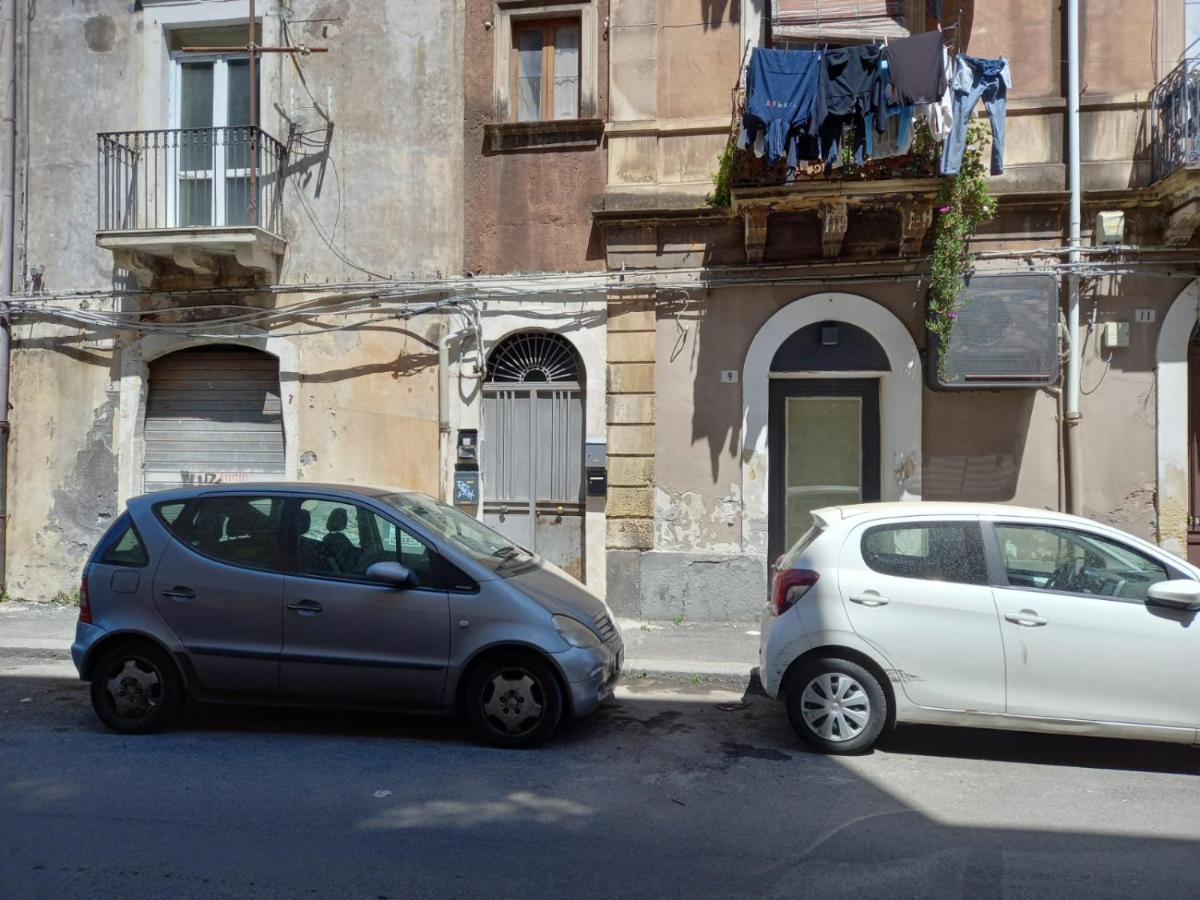 Room In Historical City Centre With Private Bathroom 卡塔尼亚 外观 照片
